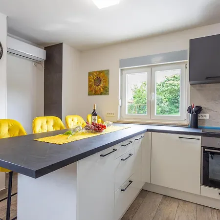 Pet Friendly In With Wifi Pula