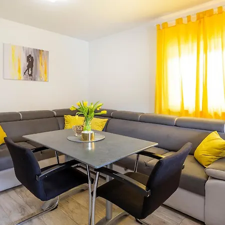 Pet Friendly In With Wifi Будинок відпочинку Пула